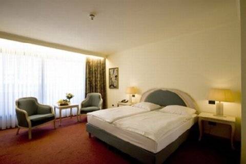 Opera Centrum 4*